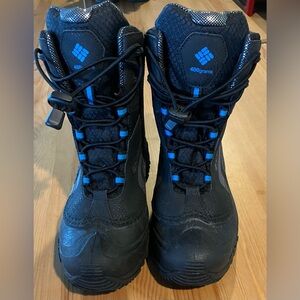 EUC used once Columbia Kids Bugaboot Black and Blue Outdoor Boots size 5